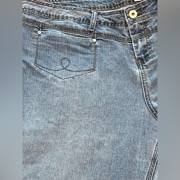 🥇 CATO Women’s Cropped Button Hem Pants - Picture 10 of 13